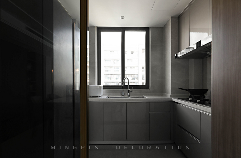 125�O���磬����ɫ����ɳ��������װ��һ���٤��