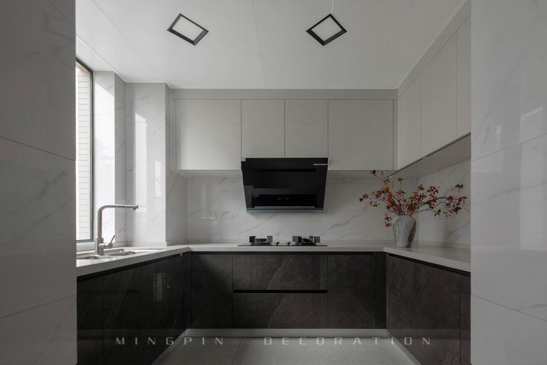 145�O����ʽ��ƣ����ò�˵����ľ���մ���Զ�����ʱ