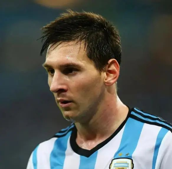 最后两尊神梅西魔笛谁能带队闯入世界杯决赛没剃胡子的梅