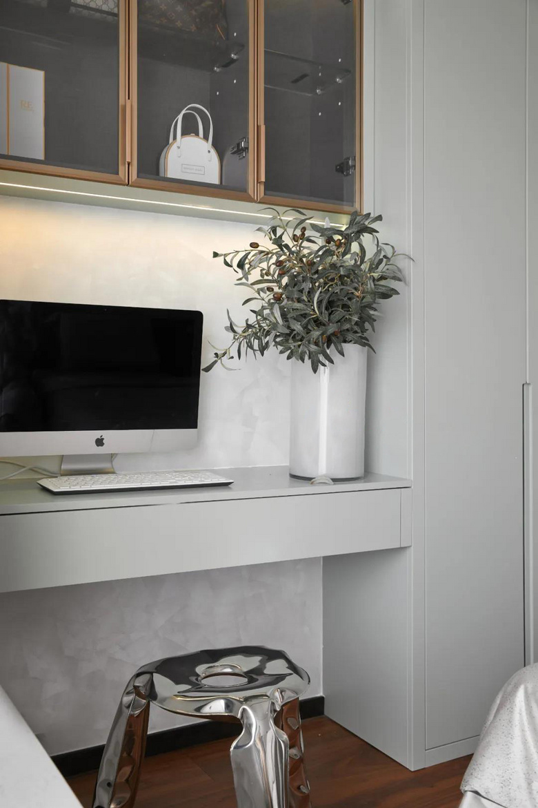 114�O ���ص�ɫ��+�Ϳ��Ĳ��ʣ����츻�й����ԵĿռ䡣