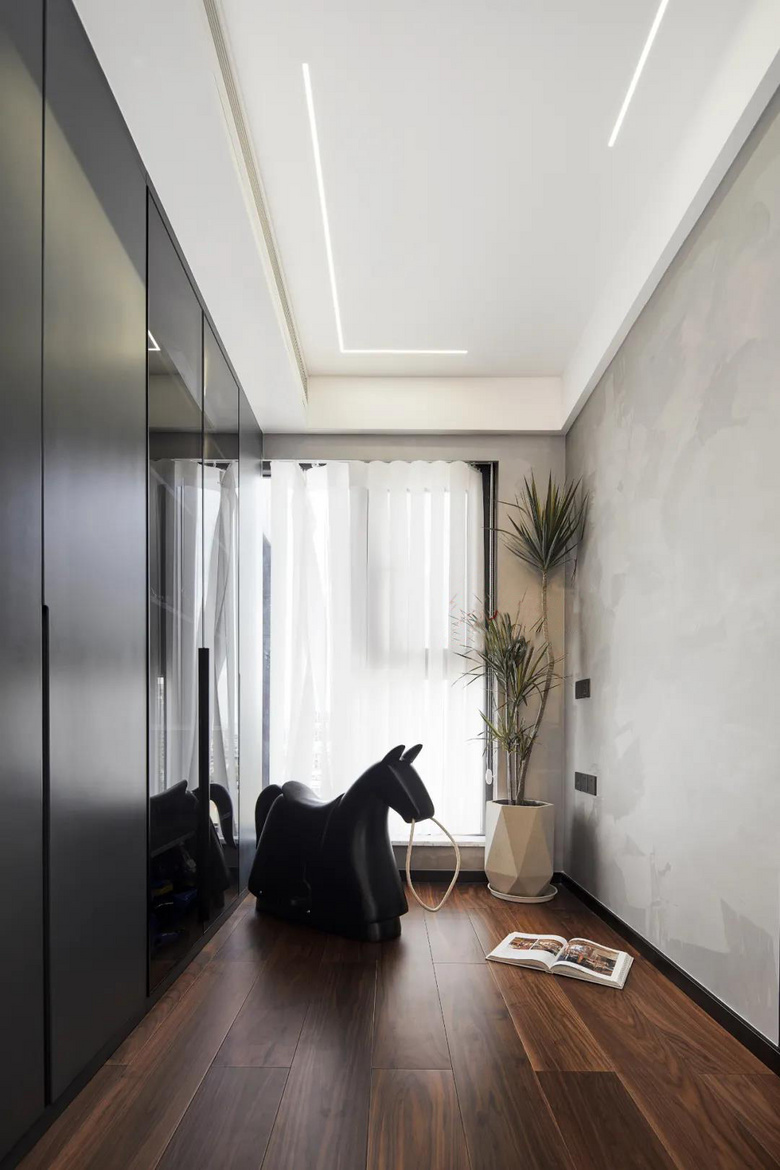 114�O ���ص�ɫ��+�Ϳ��Ĳ��ʣ����츻�й����ԵĿռ䡣