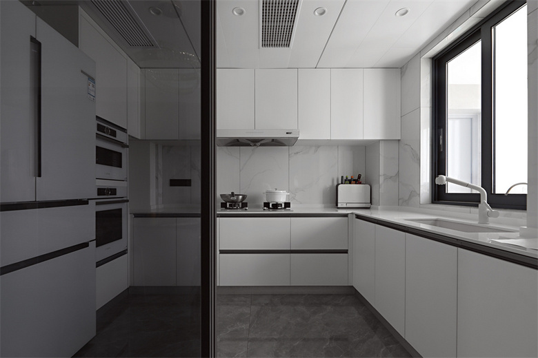 138�O�ڰ׻ң���������ִ��磬�ռ��Դ�һ��