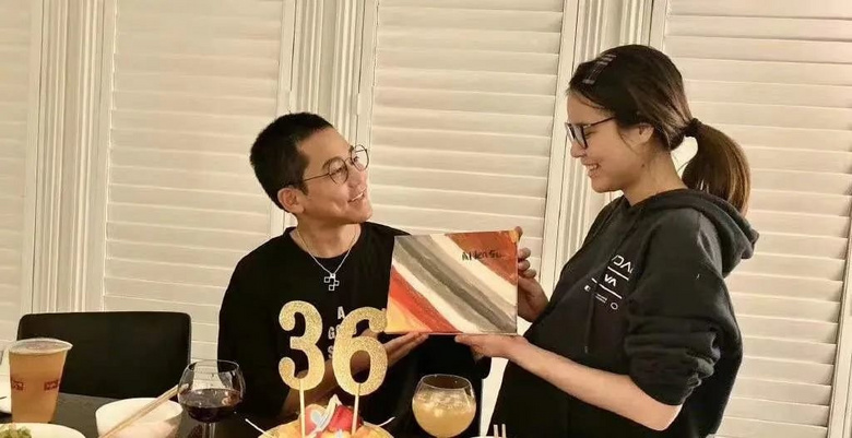 官宣！国外秘密产子，芒果亲儿子亲闺女早结婚了…
