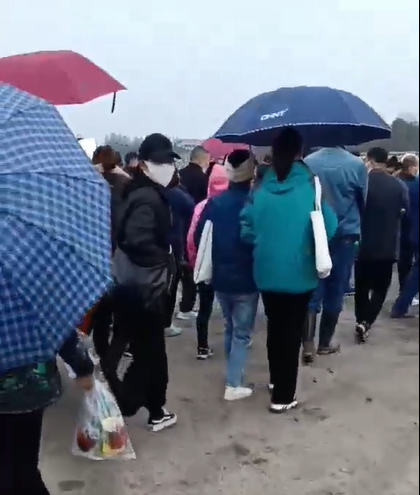 胡鑫宇失踪事件最新进展：每天上千人冒雨上山拉网式搜寻，当地人