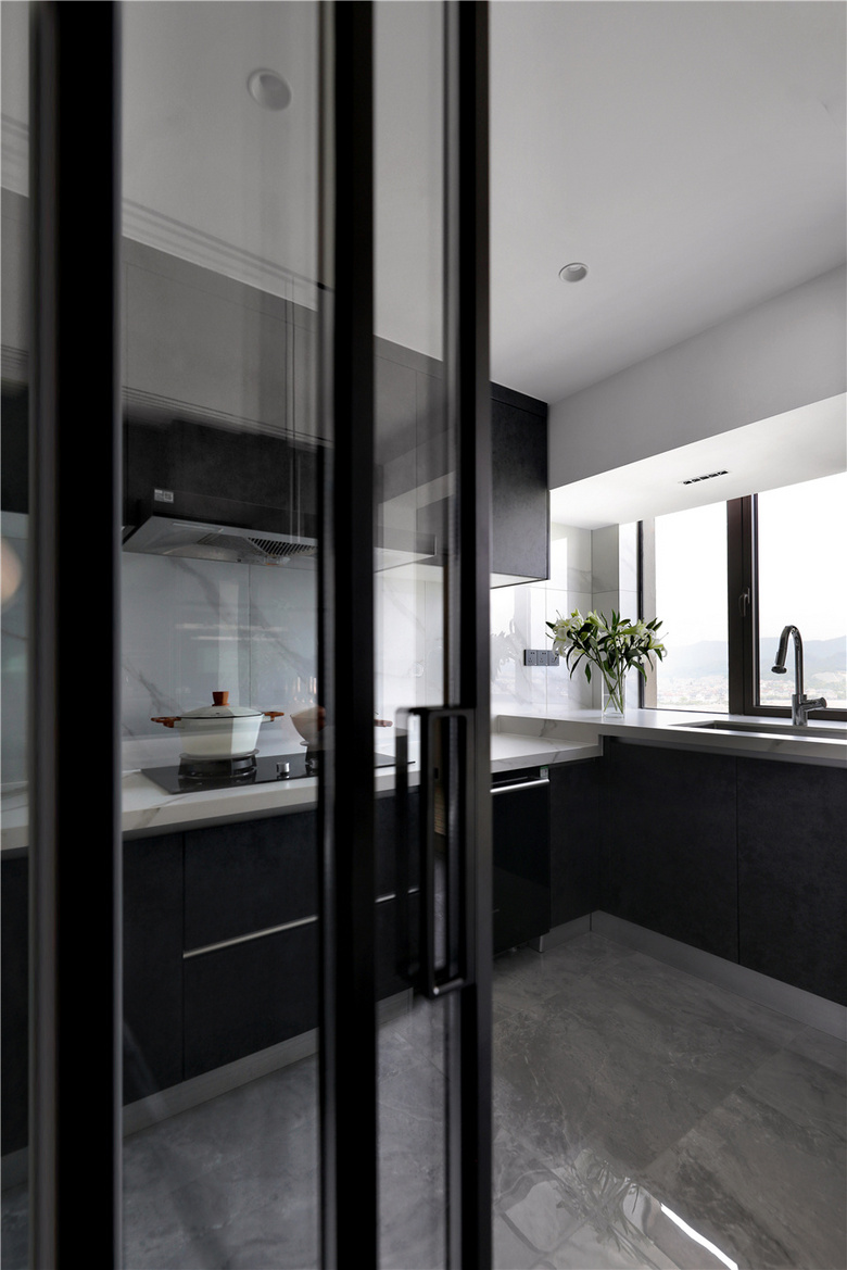 150�O�ļ����Ȼ������Ьǽ���ְ�ǽ����ֱ��������