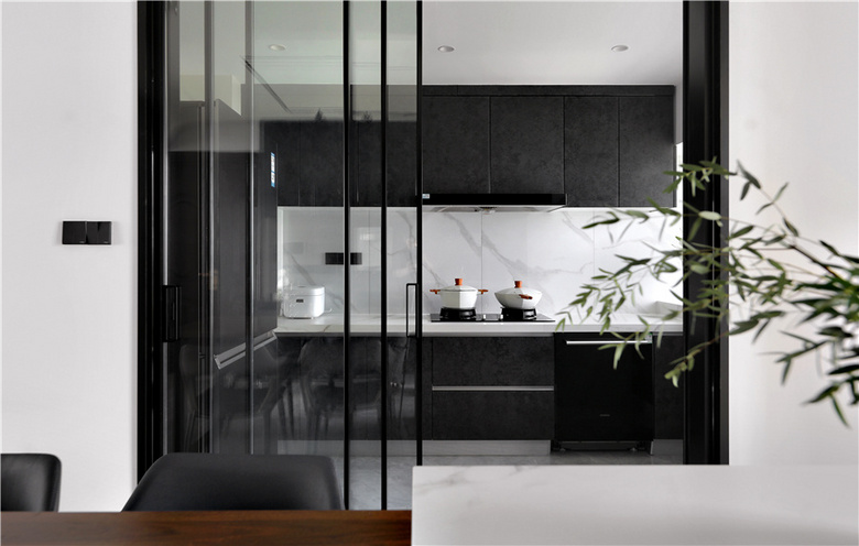 150�O�ļ����Ȼ������Ьǽ���ְ�ǽ����ֱ��������