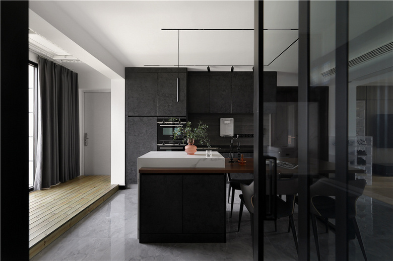 150�O�ļ����Ȼ������Ьǽ���ְ�ǽ����ֱ��������