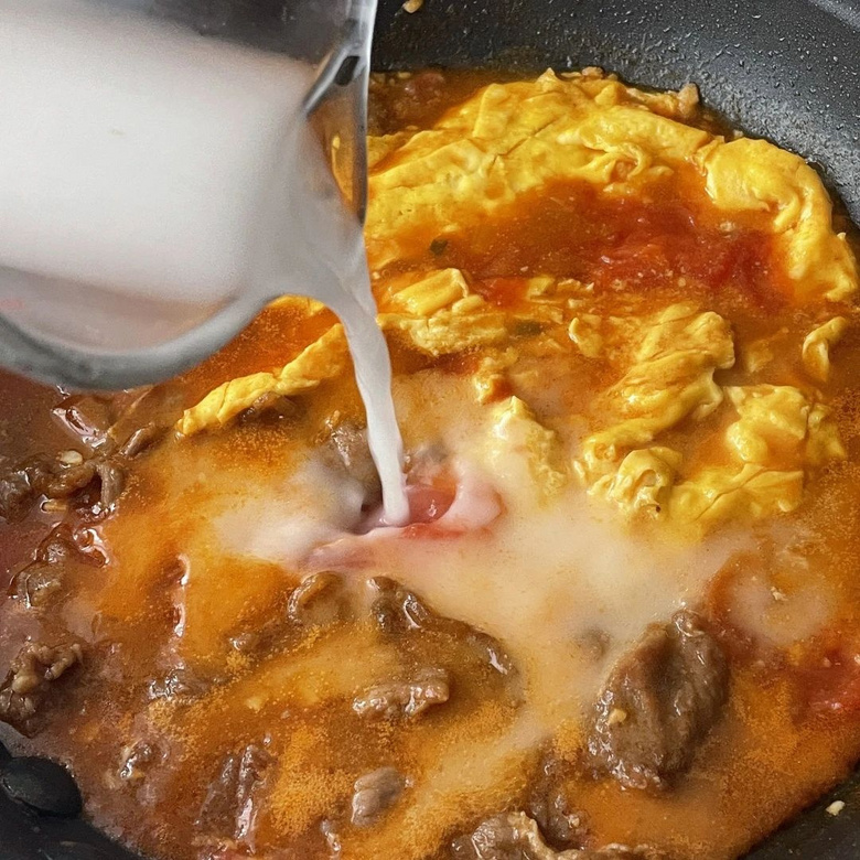 酸甜濃郁,牛肉嫩滑~超開胃的番茄滑蛋牛肉飯