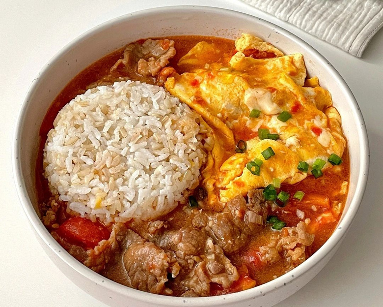 酸甜濃郁,牛肉嫩滑~超開胃的番茄滑蛋牛肉飯
