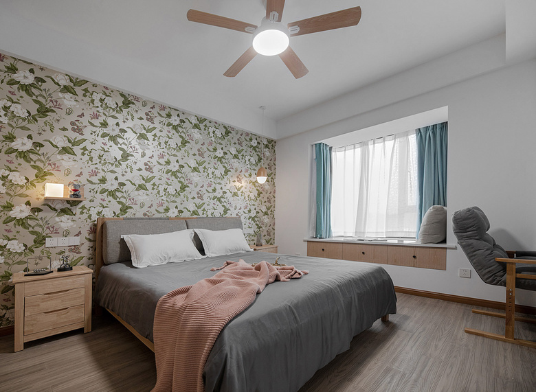 140����̨�ⴰ�������й����л�����ֱ�ǰ����������ʵ