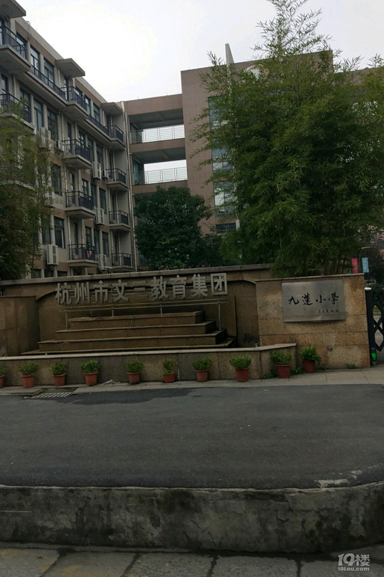 重磅消息！西湖区两所小学，傍上学军！又一波房东赢麻了！