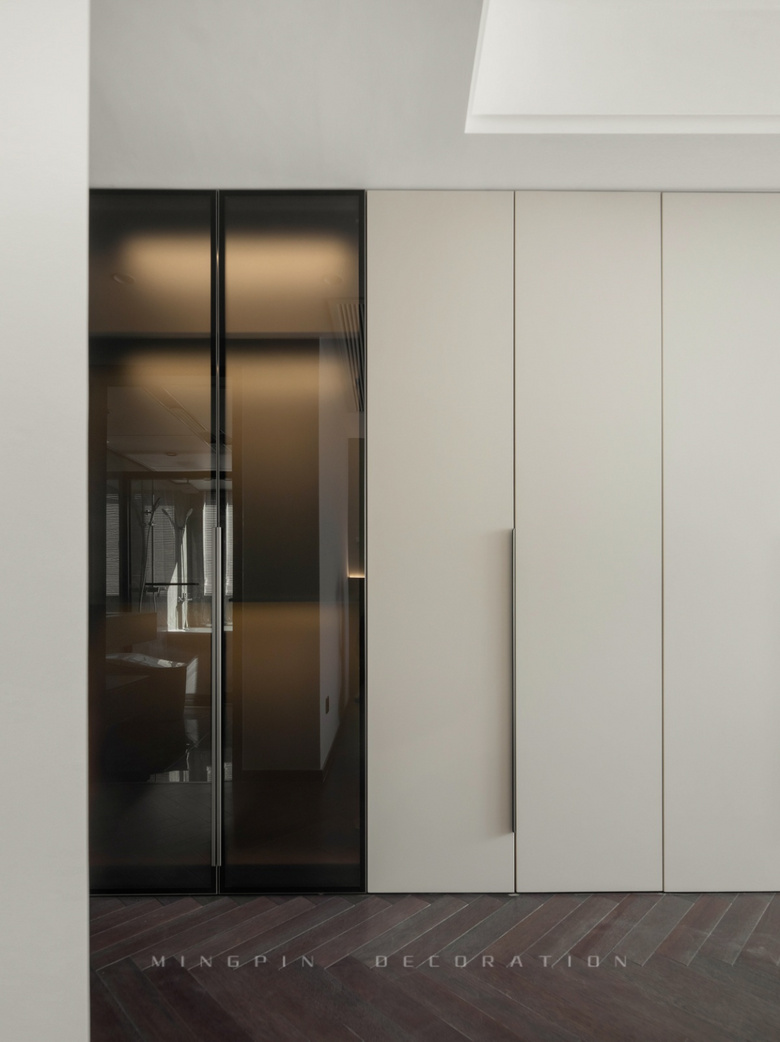 һ����һ��ȣ��洦�ɼ��Ĵ���ռ䣬��164�O���ִ���ռ����