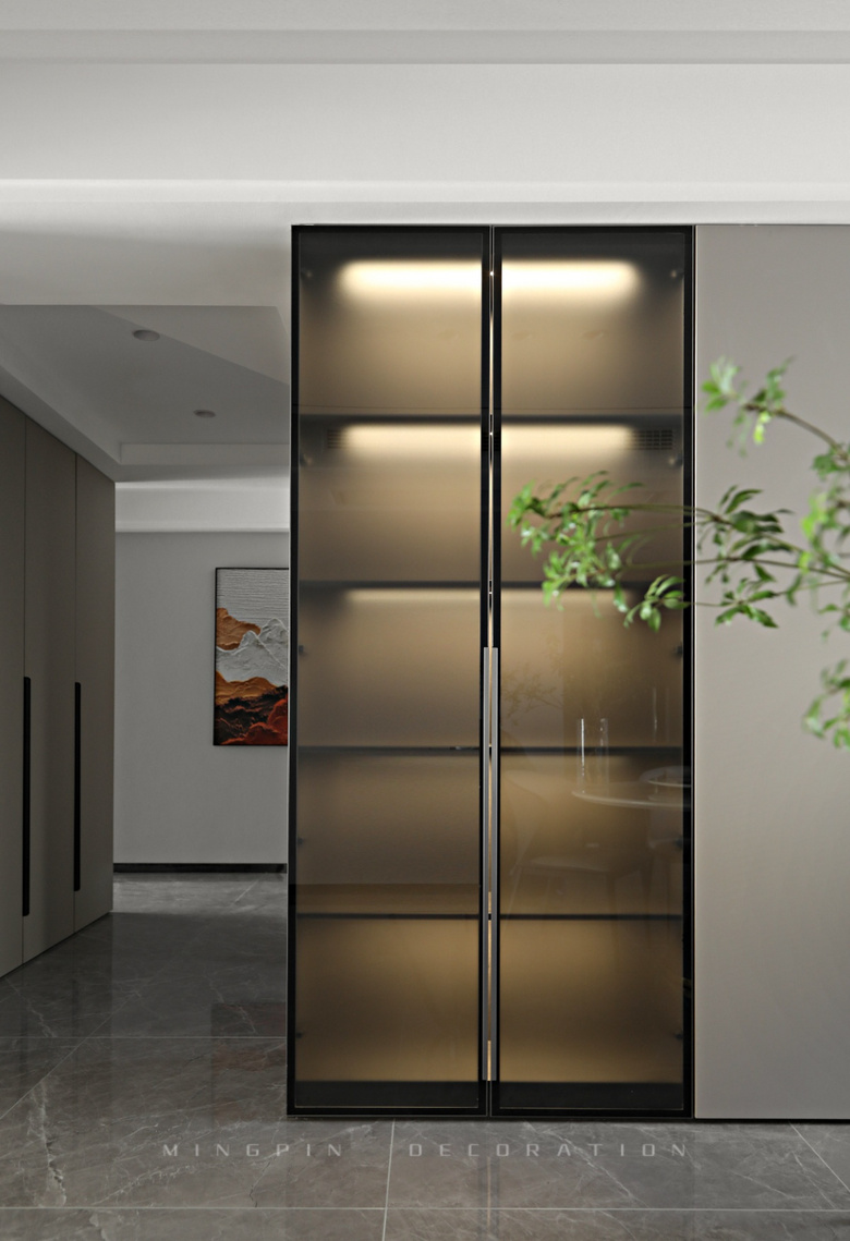 һ����һ��ȣ��洦�ɼ��Ĵ���ռ䣬��164�O���ִ���ռ����