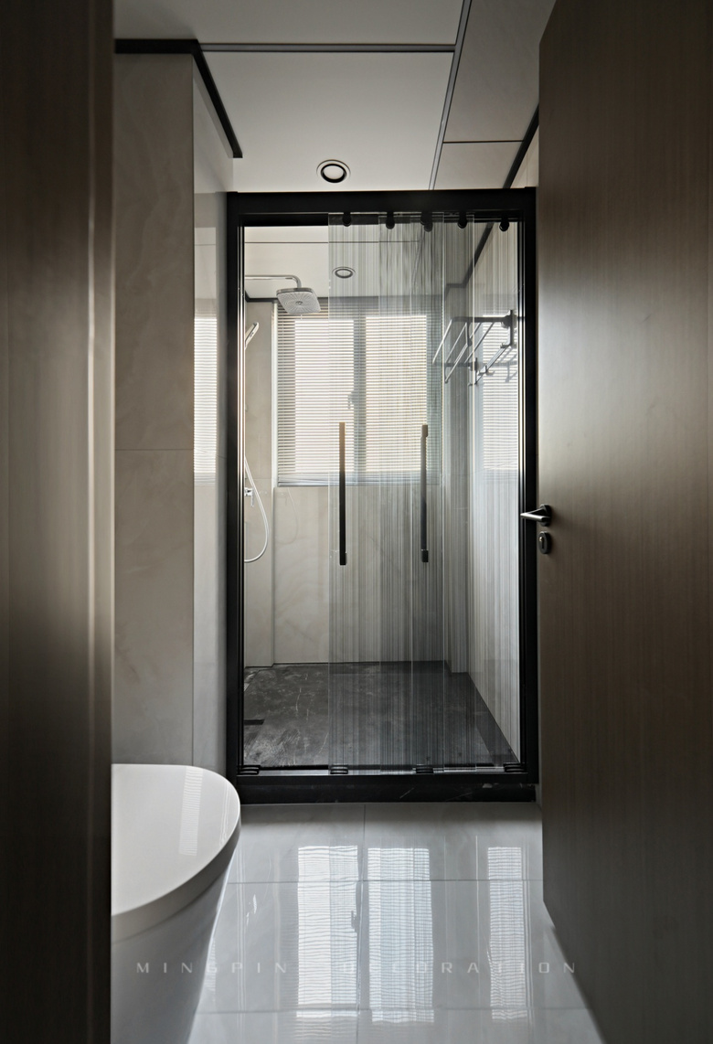 һ����һ��ȣ��洦�ɼ��Ĵ���ռ䣬��164�O���ִ���ռ����