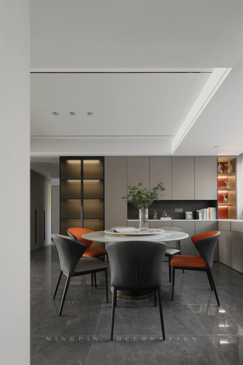 һ����һ��ȣ��洦�ɼ��Ĵ���ռ䣬��164�O���ִ���ռ����