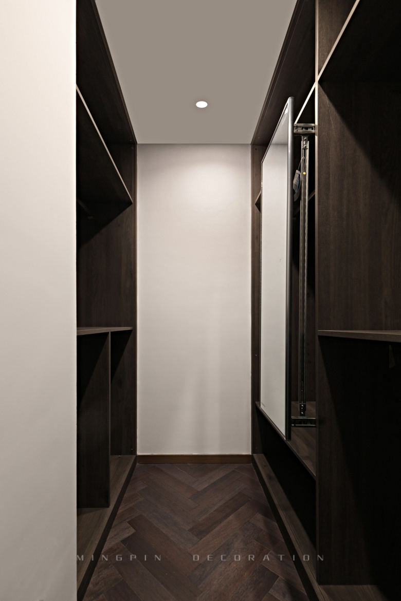 һ����һ��ȣ��洦�ɼ��Ĵ���ռ䣬��164�O���ִ���ռ����