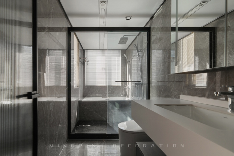 һ����һ��ȣ��洦�ɼ��Ĵ���ռ䣬��164�O���ִ���ռ����