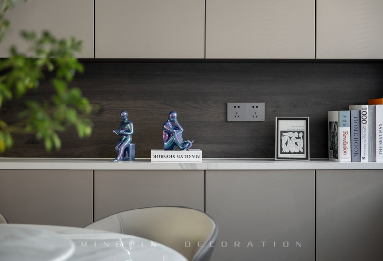 һ����һ��ȣ��洦�ɼ��Ĵ���ռ䣬��164�O���ִ���ռ����