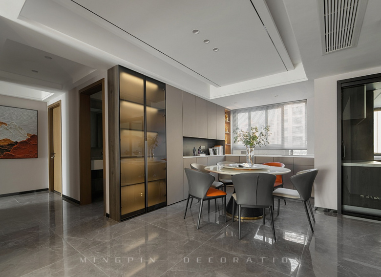 һ����һ��ȣ��洦�ɼ��Ĵ���ռ䣬��164�O���ִ���ռ����