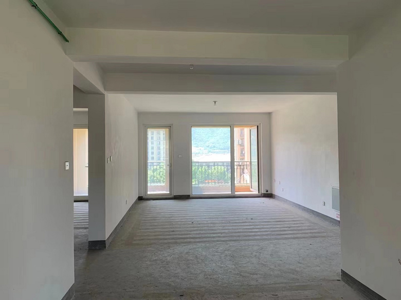 һ����һ��ȣ��洦�ɼ��Ĵ���ռ䣬��164�O���ִ���ռ����