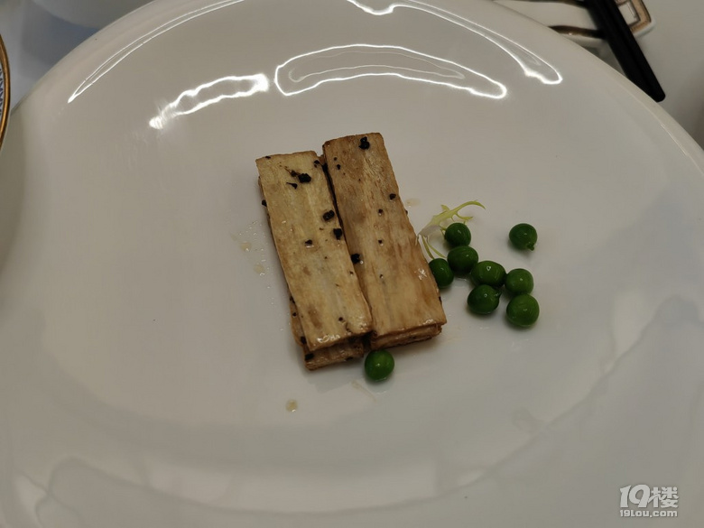 西湖里吃个饭！