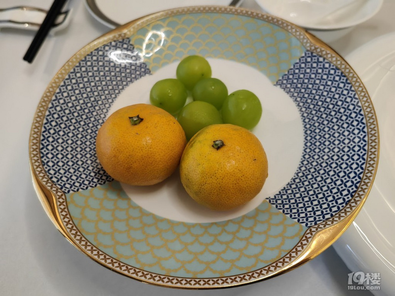 西湖里吃个饭！