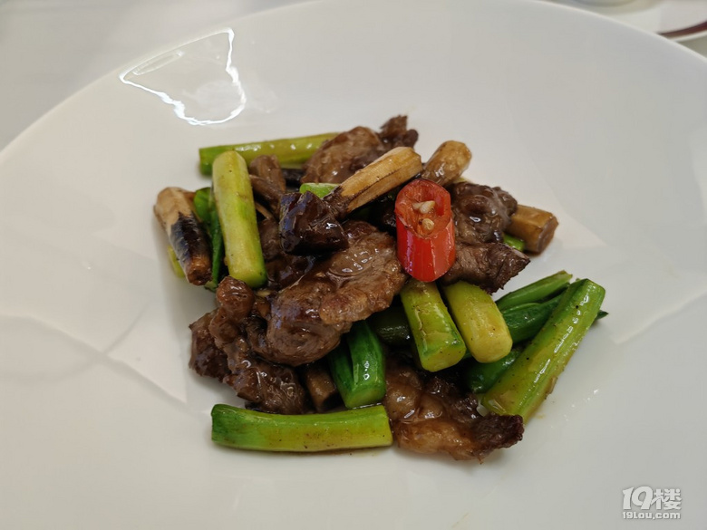 西湖里吃个饭！
