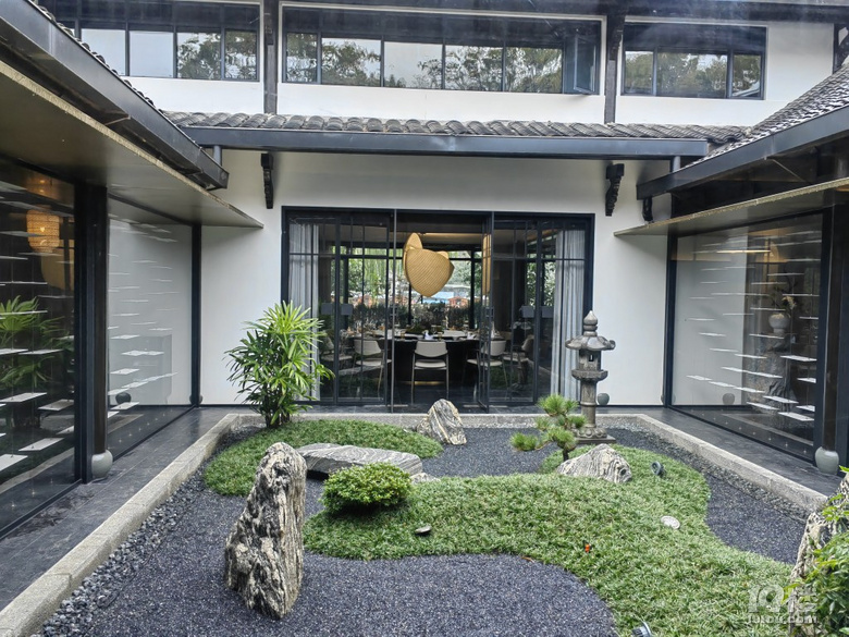 西湖里吃个饭！
