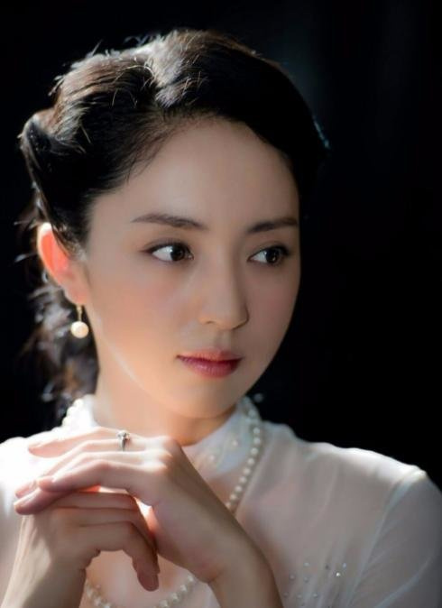 吃老本、痴迷整容、在线讨工作，这些过气的女星，怎么沦落于此？