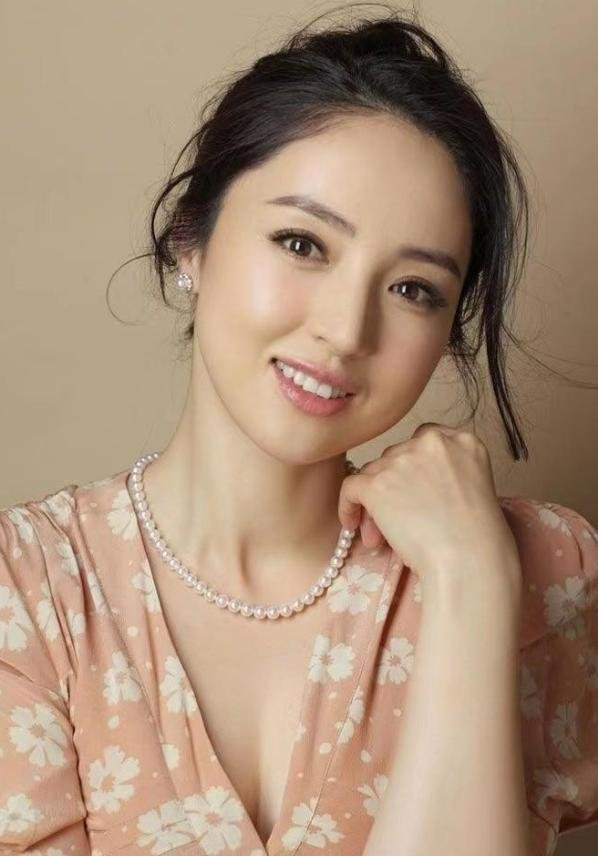 吃老本、痴迷整容、在线讨工作，这些过气的女星，怎么沦落于此？