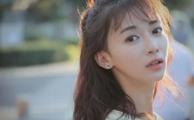 吃老本、痴迷整容、在线讨工作，这些过气的女星，怎么沦落于此？