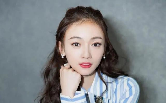 吃老本、痴迷整容、在线讨工作，这些过气的女星，怎么沦落于此？