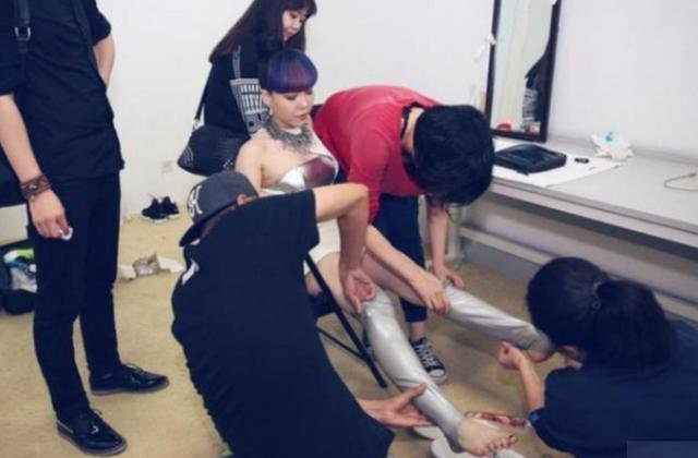 吃老本、痴迷整容、在线讨工作，这些过气的女星，怎么沦落于此？