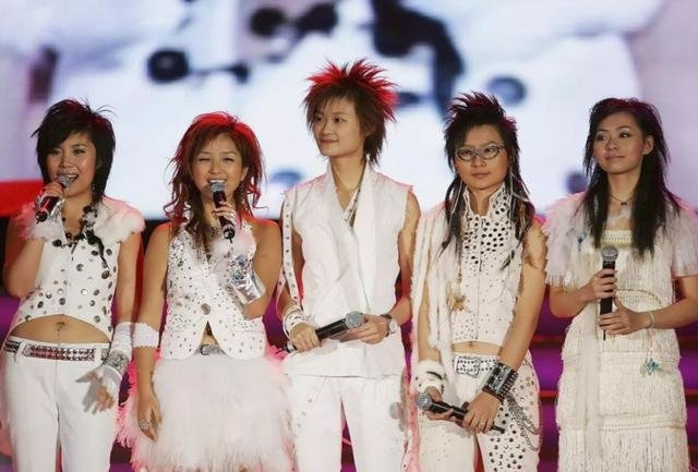 吃老本、痴迷整容、在线讨工作，这些过气的女星，怎么沦落于此？