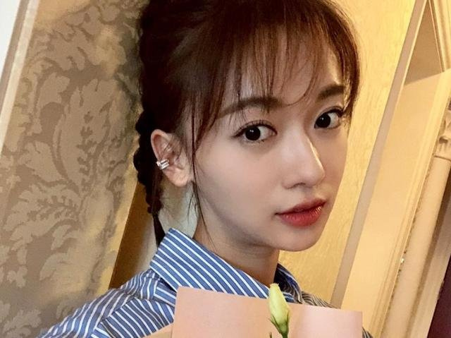 吃老本、痴迷整容、在线讨工作，这些过气的女星，怎么沦落于此？