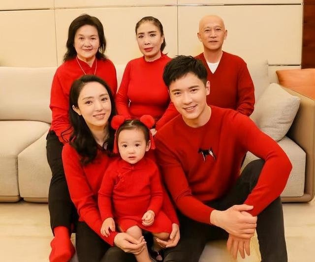 吃老本、痴迷整容、在线讨工作，这些过气的女星，怎么沦落于此？