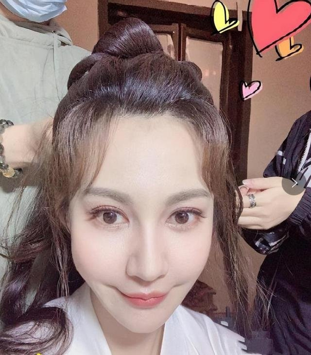 吃老本、痴迷整容、在线讨工作，这些过气的女星，怎么沦落于此？