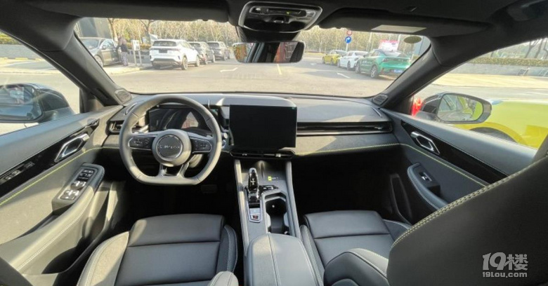 外觀霸氣,內(nèi)飾炫酷,動(dòng)力突出表弟領(lǐng)克03提車作業(yè)