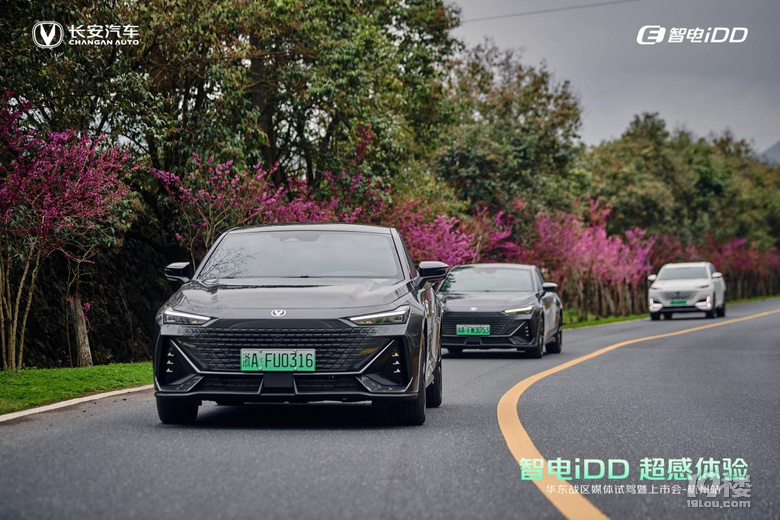 長(zhǎng)安UNI-V 智電iDD、UNI-K 智電iDD杭州高光上市