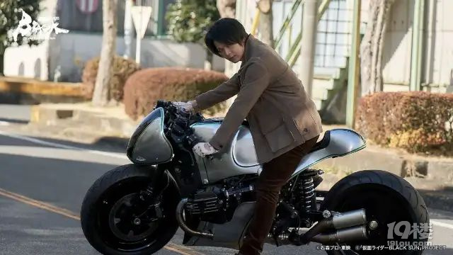 日娛這位男神突然官宣結(jié)婚,新娘竟然是她?