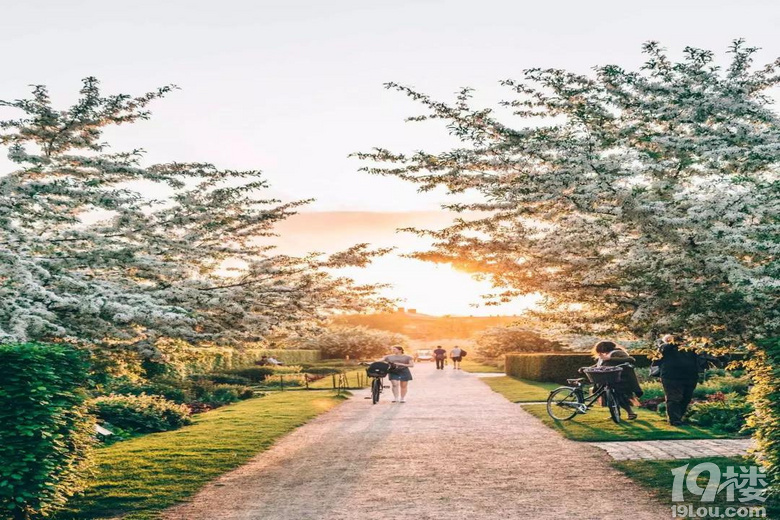 ���Ӹ������Ǹ�ۡ�������ƺ�������ģ������Ҹ��ؾ�