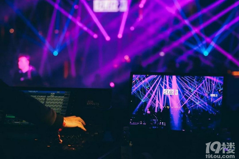 ���Ӹ������Ǹ�ۡ�������ƺ�������ģ������Ҹ��ؾ�