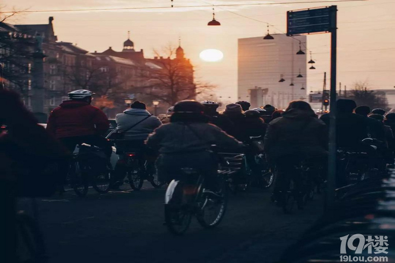 ���Ӹ������Ǹ�ۡ�������ƺ�������ģ������Ҹ��ؾ�