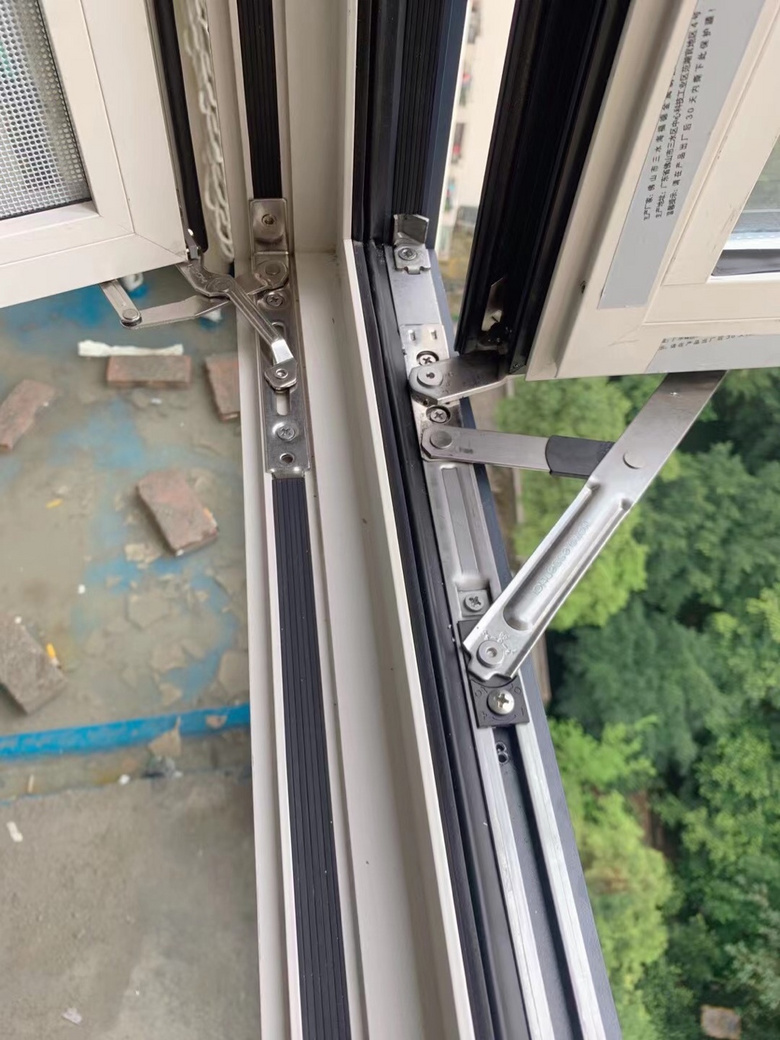 阳台大落地窗———德卡西110断桥窗纱一体系统平开窗