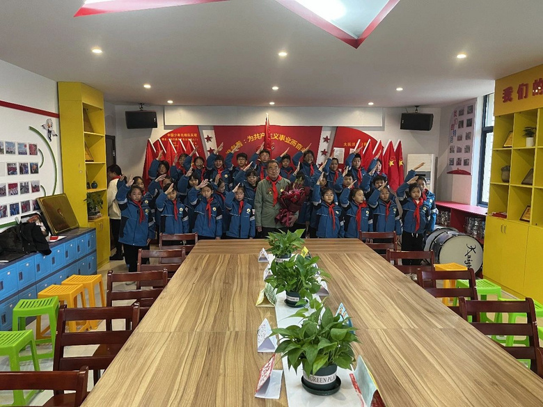 清明追思祭英烈,爭做新時代好少年——聽退役老兵馮金生老先生講
