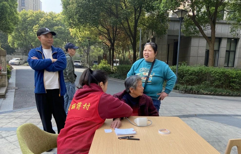 公租房小區(qū)里開(kāi)了個(gè)“惠民集市”