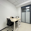 2+1隔间51方靠窗办公室3600包月精装带家具公区可注册