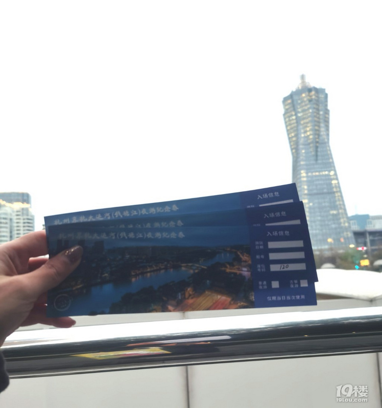雖然第一次做媽媽?zhuān)蚁朐囍湍阕雠笥? /><br><img src=