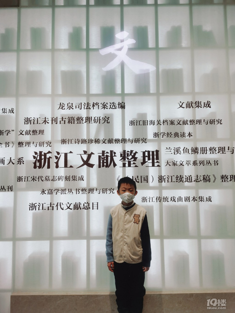 雖然第一次做媽媽?zhuān)蚁朐囍湍阕雠笥? /><br><br></div><div><font face=