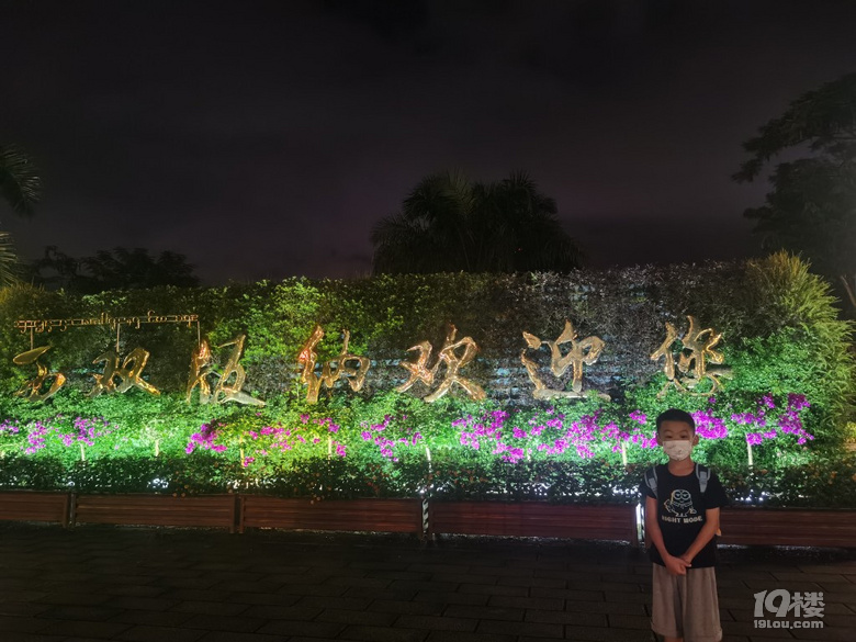 雖然第一次做媽媽?zhuān)蚁朐囍湍阕雠笥? /><br></div><div><img src=